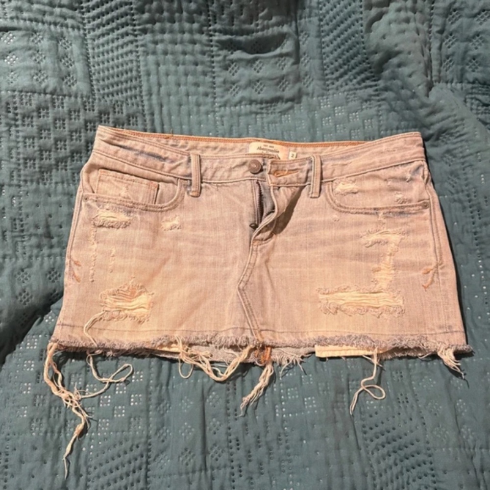A&F Y2K Light Denim Super Mini (2)